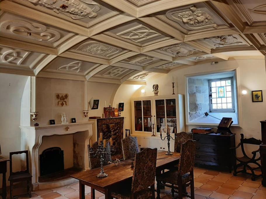 Chateau De Mornay Saint-Pierre-de-l'Isle エクステリア 写真