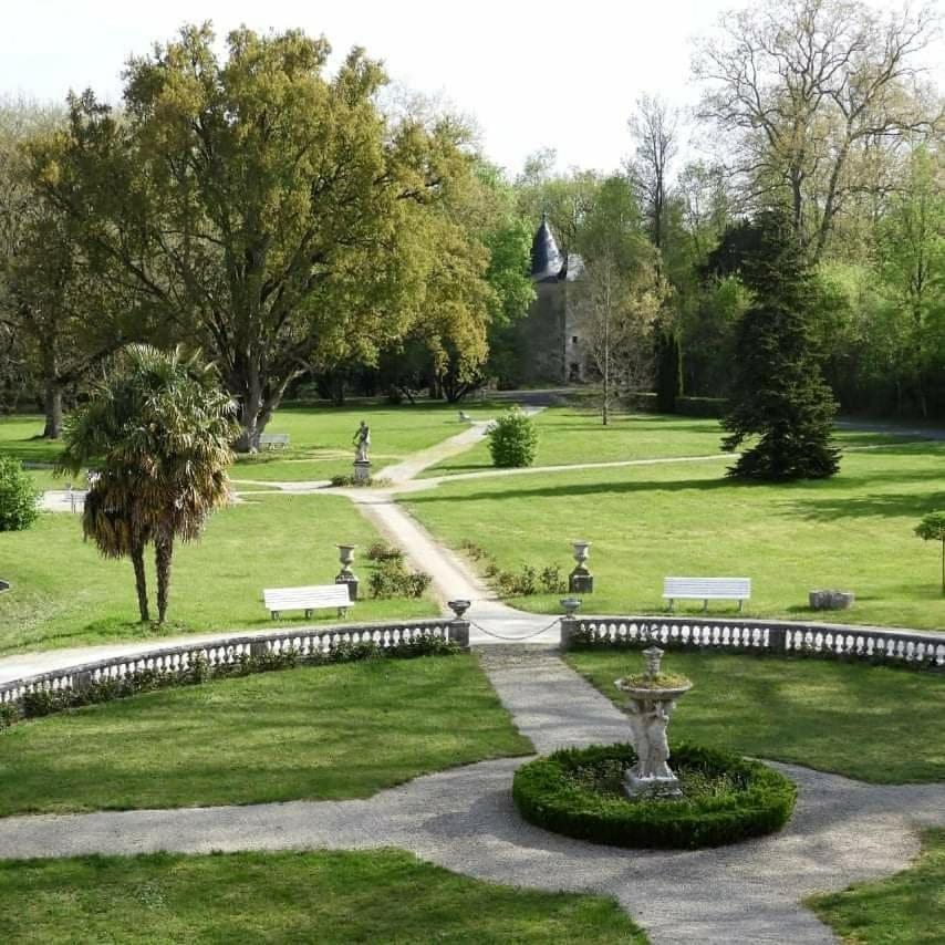 Chateau De Mornay Saint-Pierre-de-l'Isle エクステリア 写真